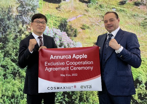 코스맥스엔비티가 伊 원료사와 ‘아누카사과’ 독점 공급 계약을 체결했다.
