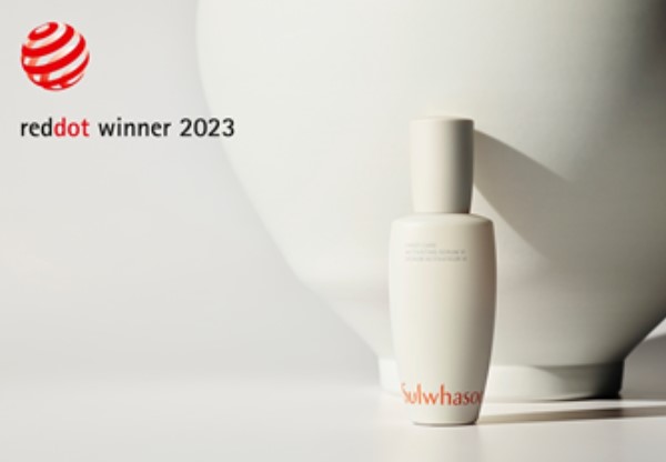 설화수 에센스가 ‘2023 레드닷 디자인 어워드(2023 Red Dot Design Award)’에서 제품 디자인 부문 본상을 수상했다.(설화수 제공)
