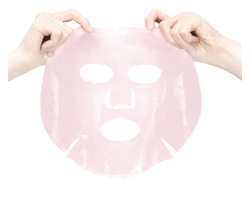 해외 브랜드가 생리 전용 등 새로운 마스크팩을 개발하면서 전진하고 있는 반면 국내 마스크 팩은 위축상황이 지속되고 있다.